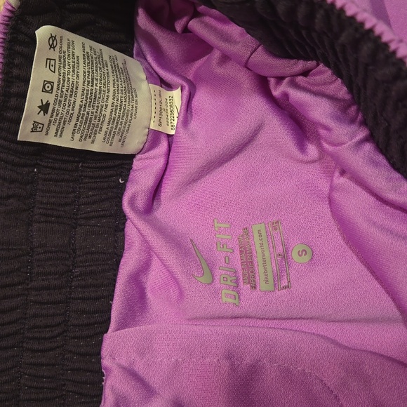 Nike shorts - Picture 2 of 3